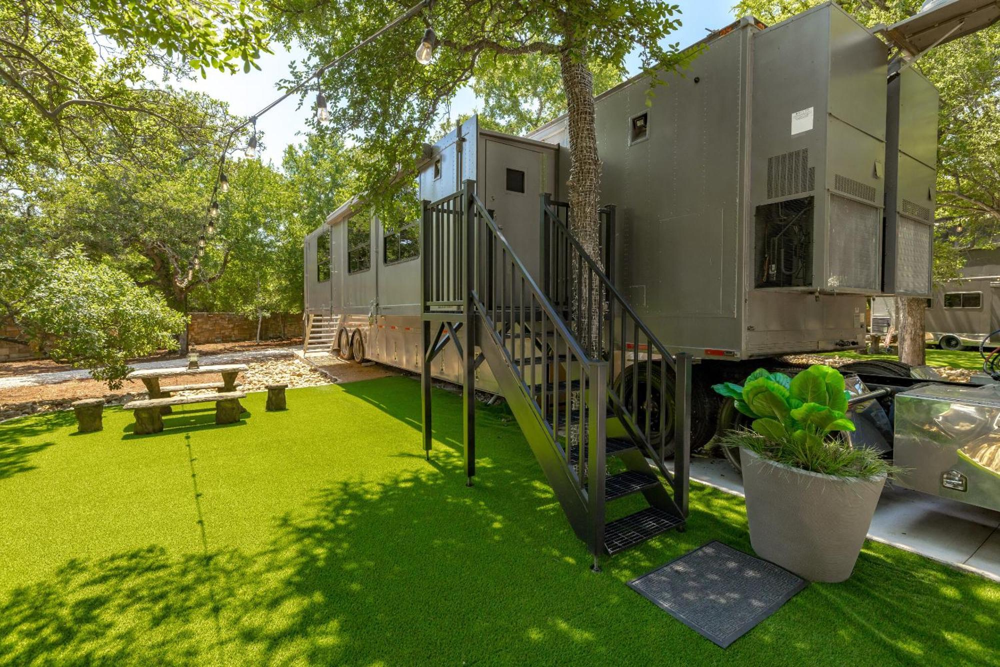 7744 Ranch Glamping Resort Остин Стая снимка