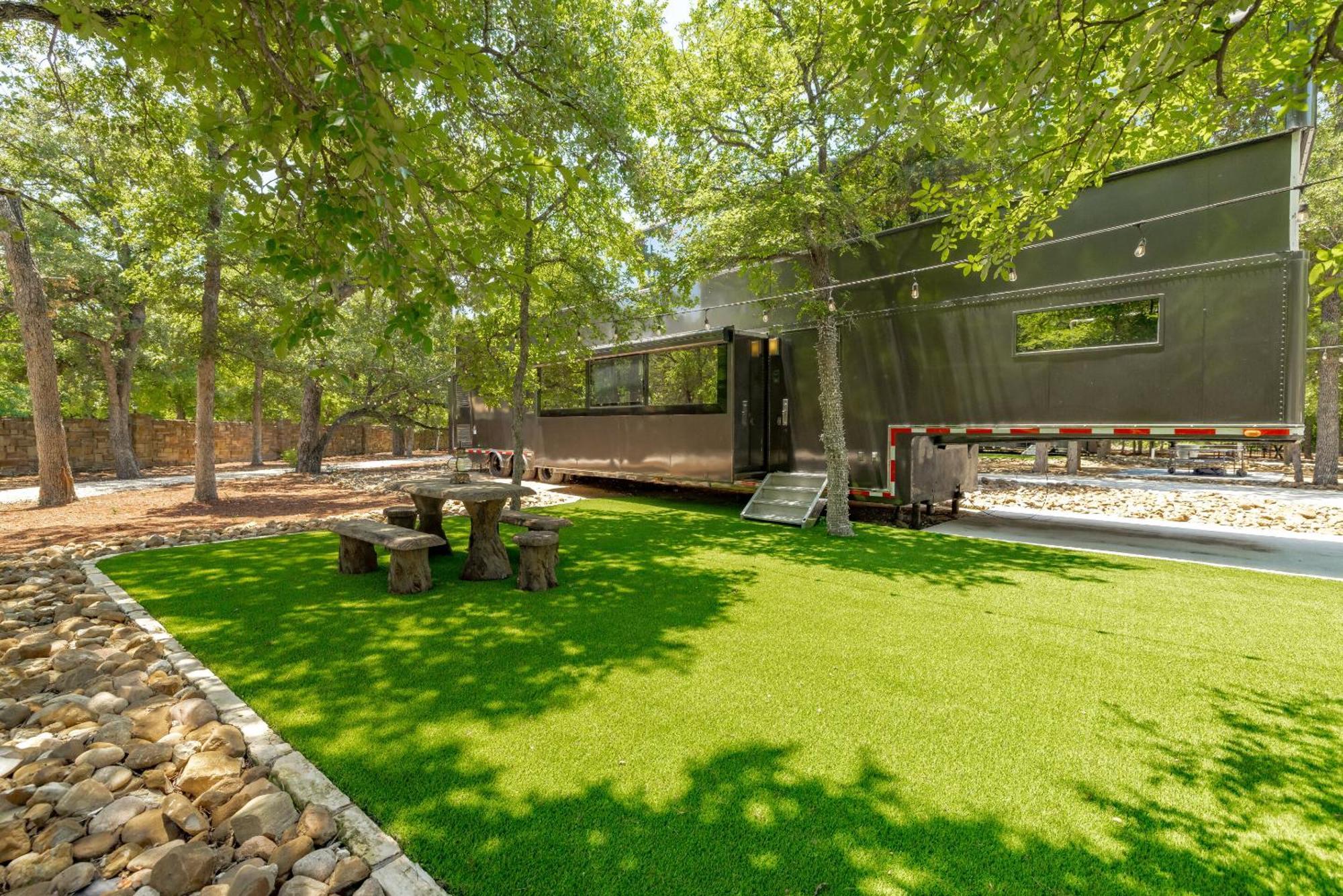 7744 Ranch Glamping Resort Остин Стая снимка